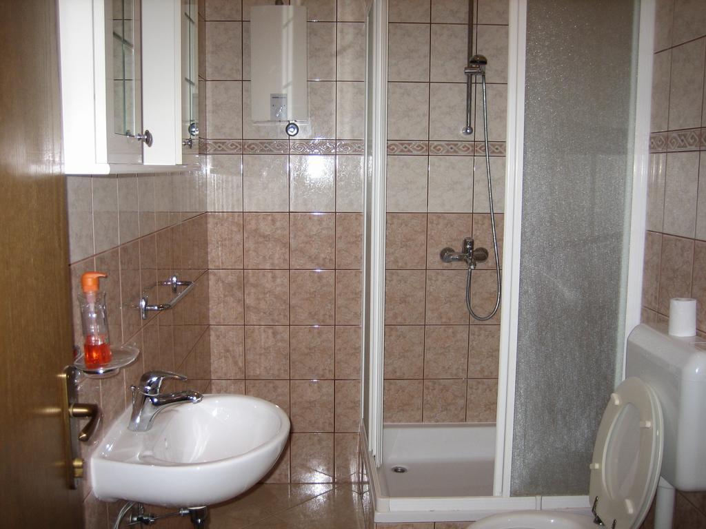 Apartments Nino Seget Vranjica Rom bilde