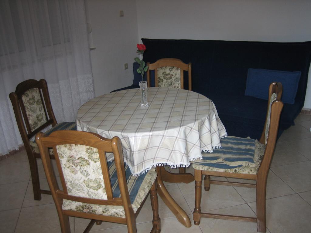 Apartments Nino Seget Vranjica Rom bilde